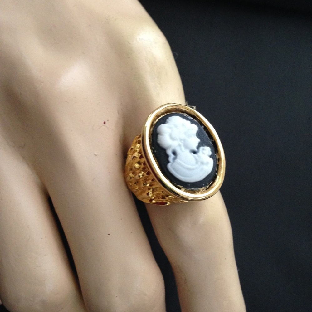 Vintage Stamped Hobe Black Cameo Adjustable Ring